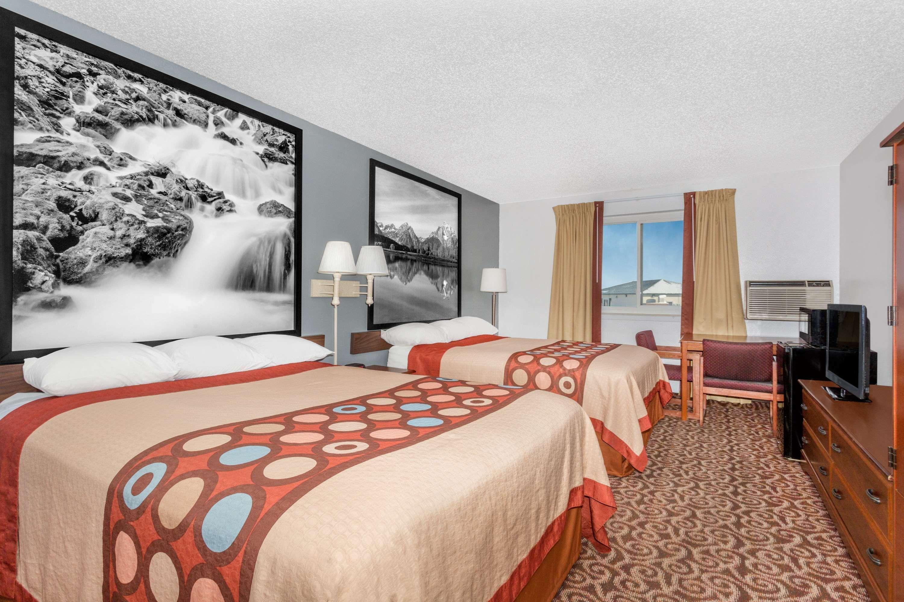 Super 8 By Wyndham Gillette Hotel Exterior foto