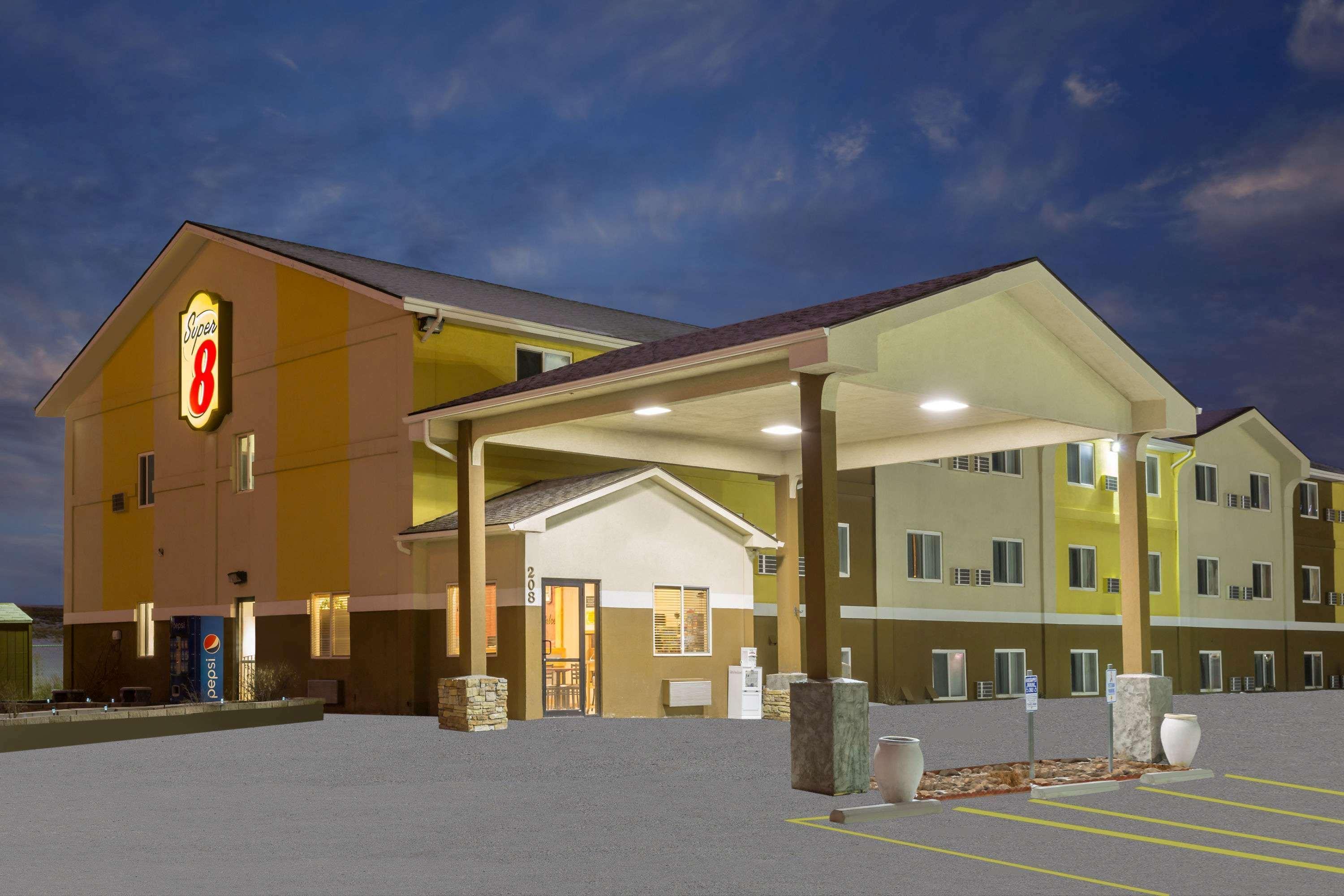 Super 8 By Wyndham Gillette Hotel Exterior foto
