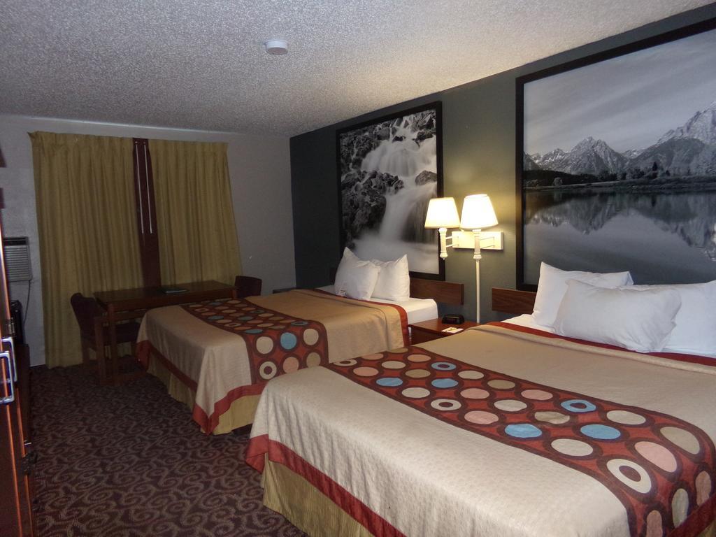 Super 8 By Wyndham Gillette Hotel Exterior foto