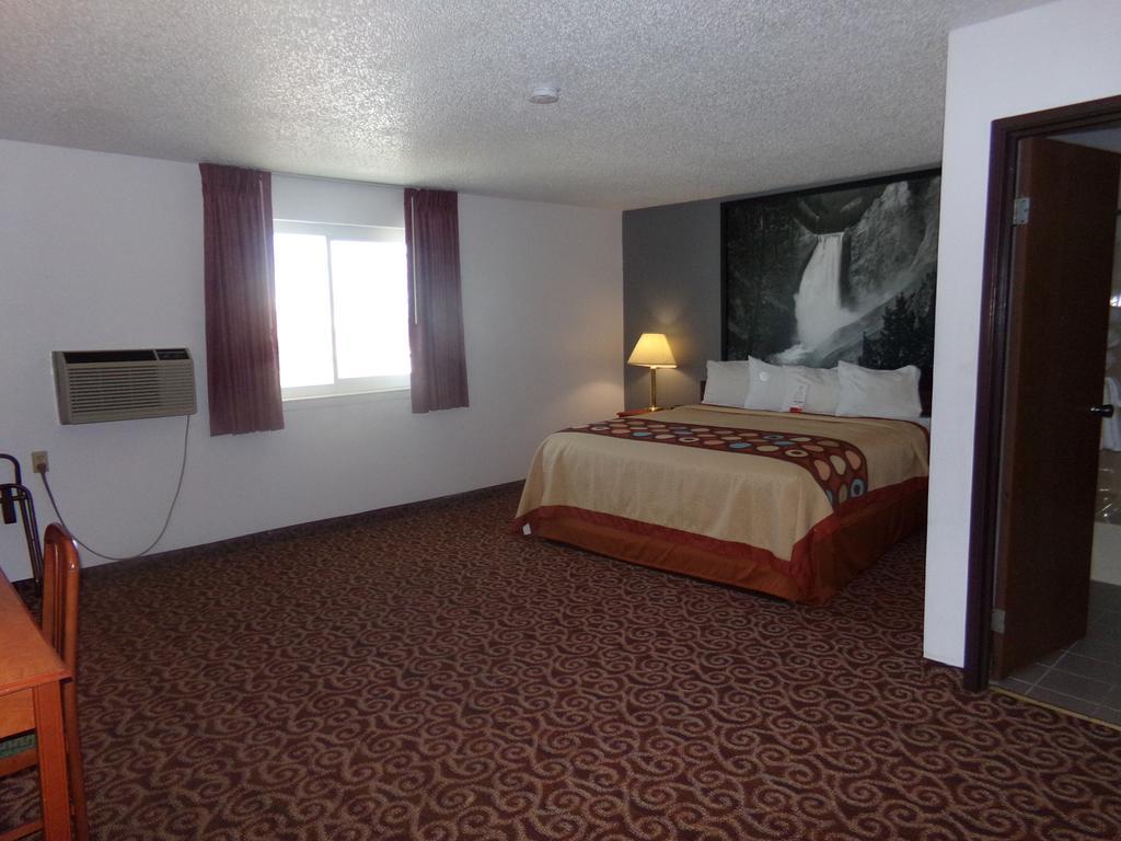 Super 8 By Wyndham Gillette Hotel Exterior foto